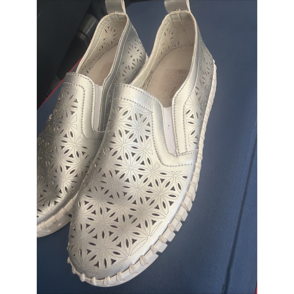 ILSE JACOBSEN Tulip Slip-On Flat Shoes Laser Cut Comfort Sneaker Silver Size 37